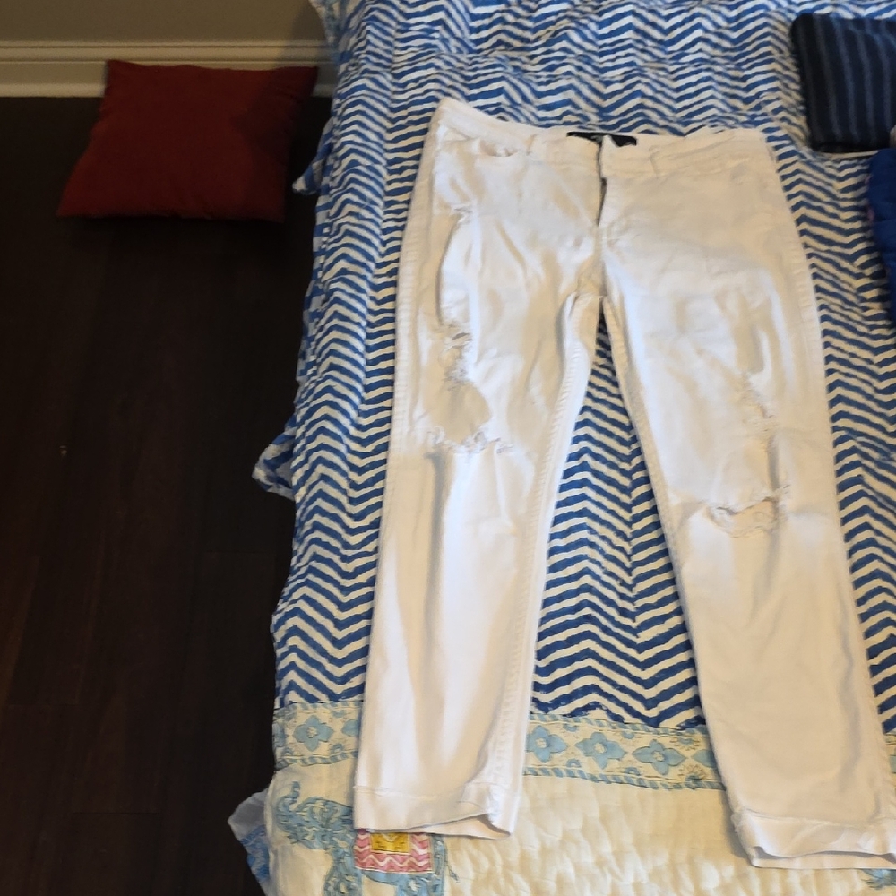 Hollister Cream High-Rise Crop Pants